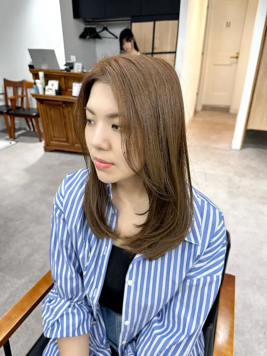 セミロング カラー パーマ ヘアアレンジ メンズ キッズ カット ヘアカラー レイヤーカット／ 巻ける縮毛矯正のヘアスタイル