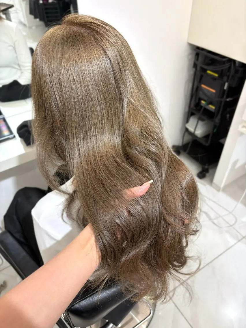 ロング カラー ベージュカラー ブリーチ ケアブリーチ ダブルカラー ヘーゼル ヘアカラー haruka /韓国レイヤーのヘアスタイル