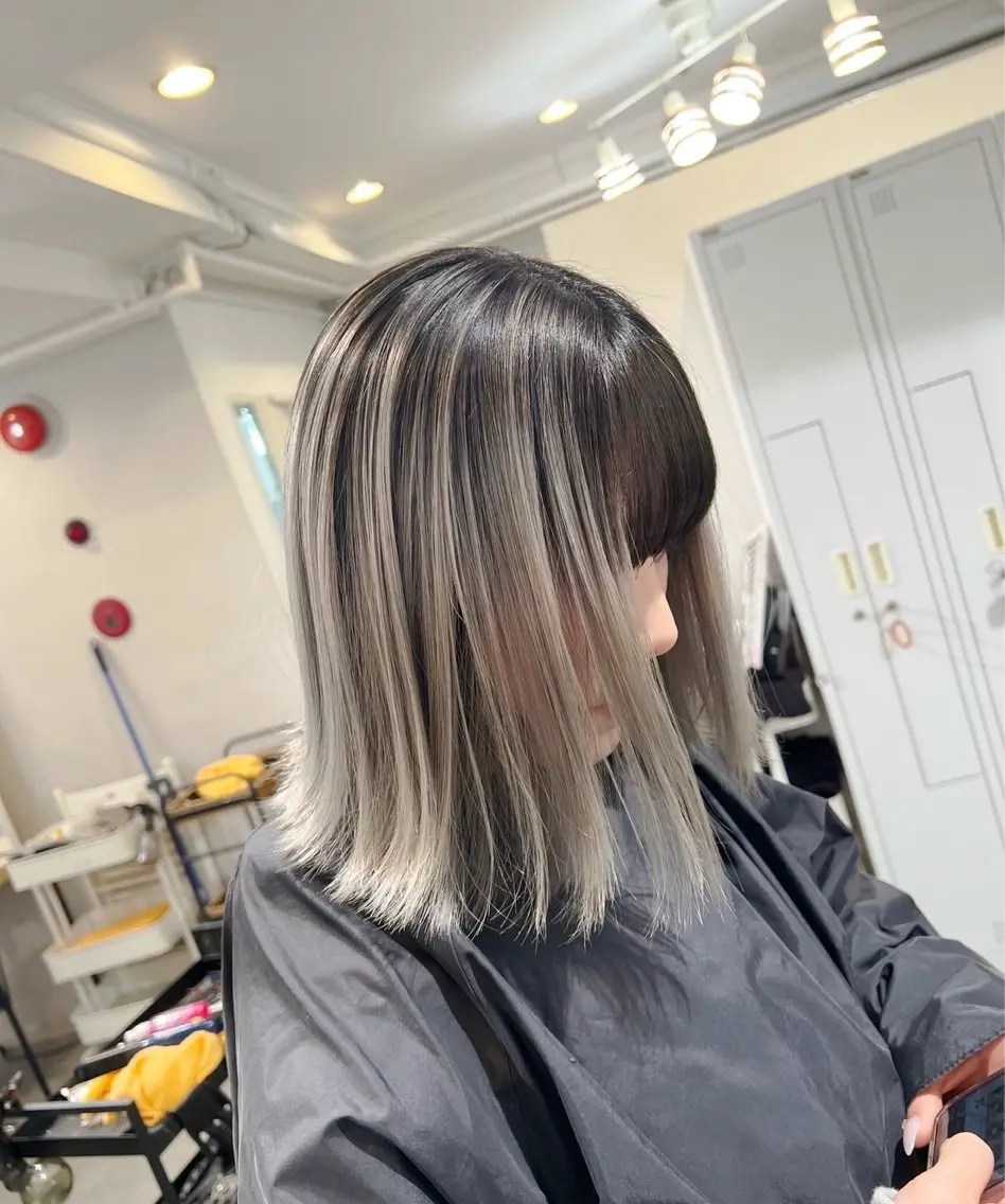 ショート カラー バレイヤージュ シルバー ホワイトシルバー レイヤーカット 指名数No.1 /NAOYAのヘアスタイル