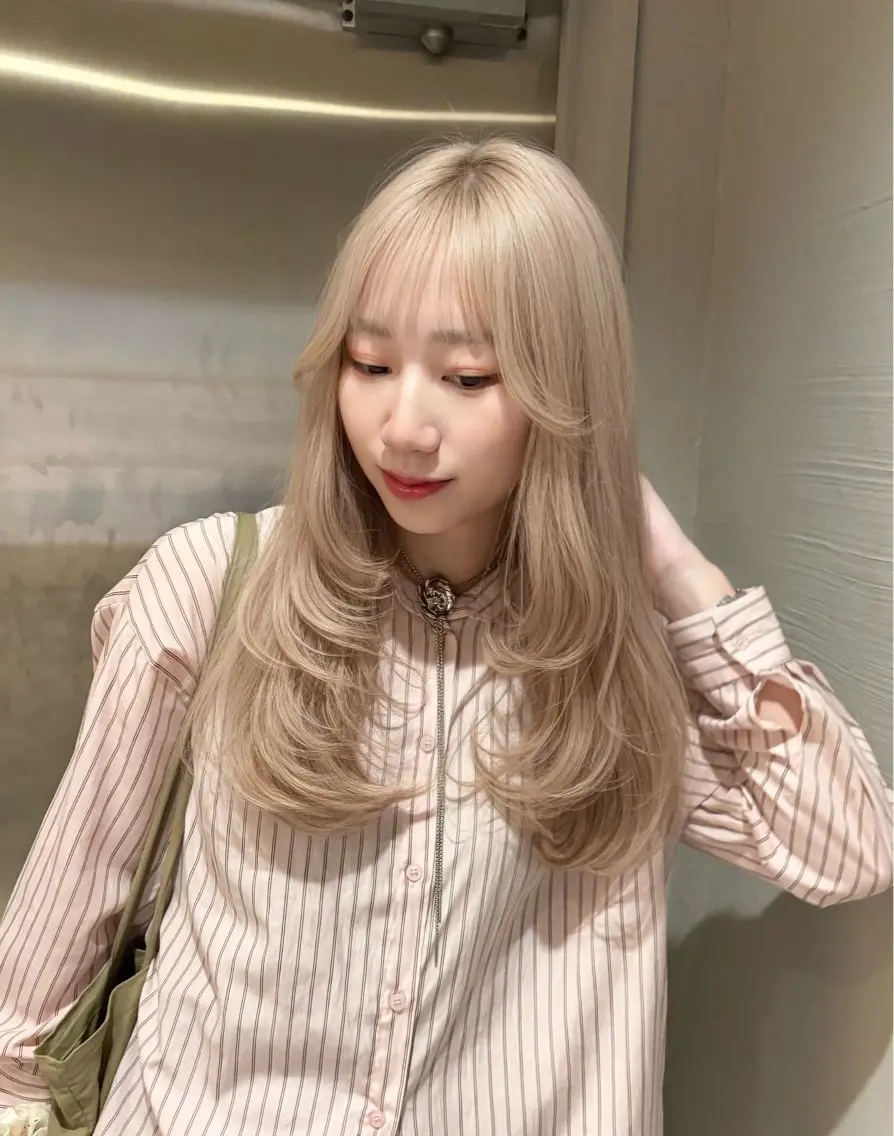 【学割U24】【透明感たっぷり♪】ケアブリーチカラー + 似合わせカットの写真