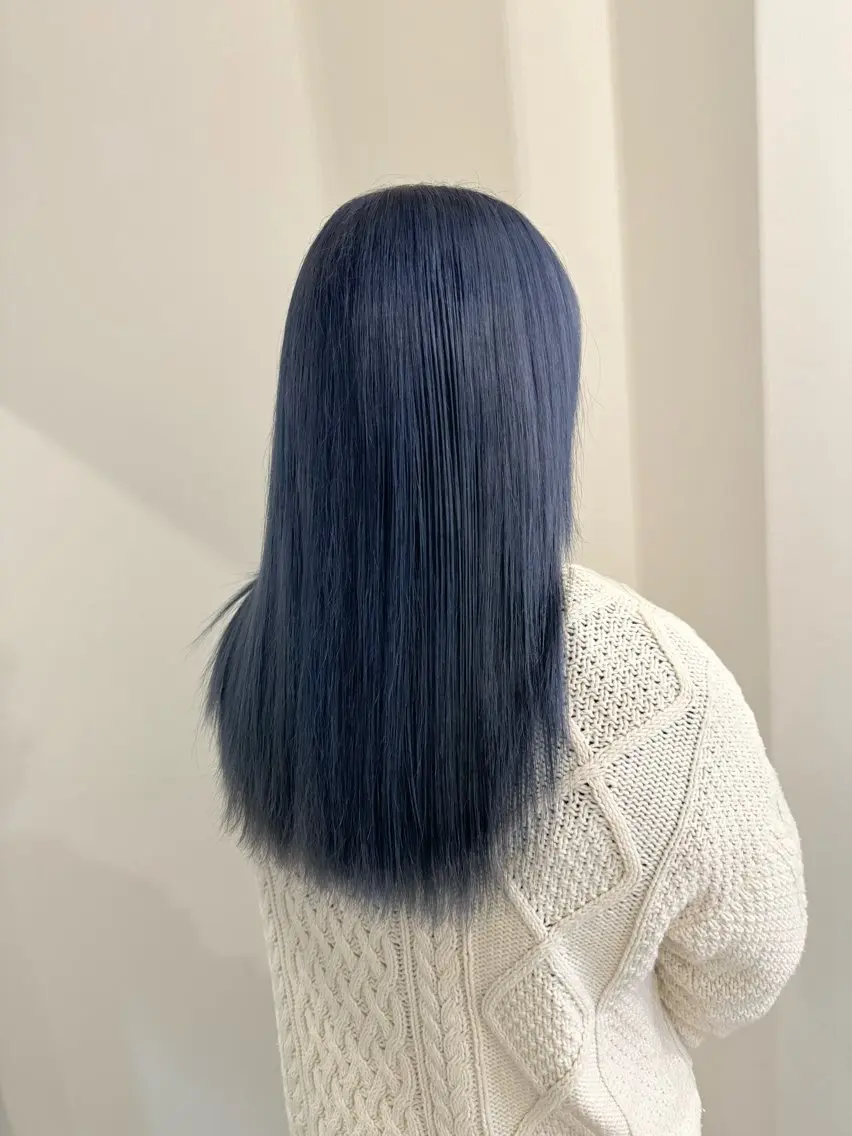 ロング カラー ブルーカラー 内沼 恵留菜のヘアスタイル