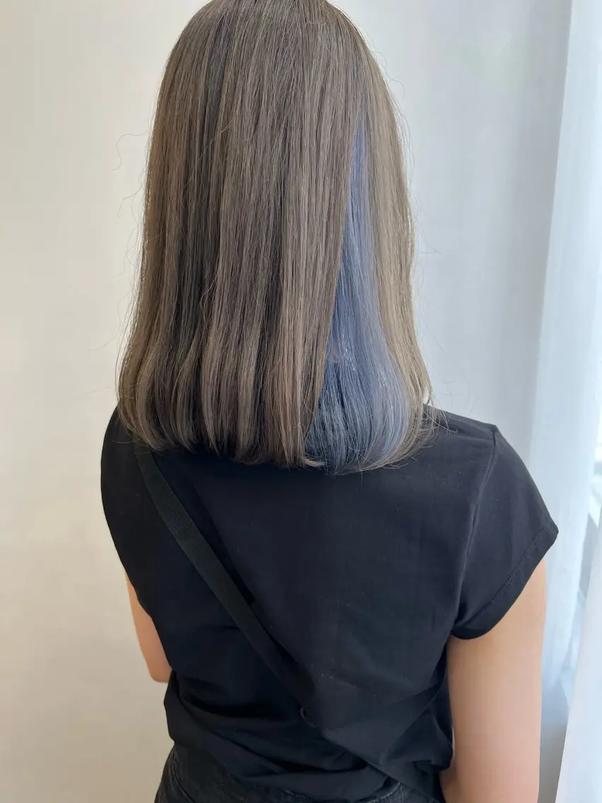 ミディアム カラー ブリーチ ブルーカラー グレージュ ヘアカラー トリートメント タカハシ ハヤトのヘアスタイル