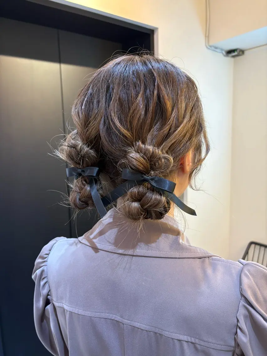 セミロング ヘアアレンジ 結婚式・ブライダル ヘアセット 艶ピンク*ヘアセット 🌙shioriのヘアスタイル