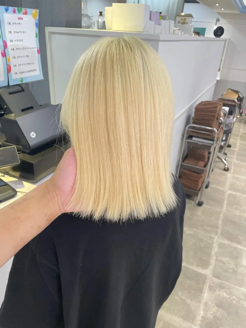 ショート ヘアカラー トリートメント Lit.豊橋 夏目のヘアスタイル
