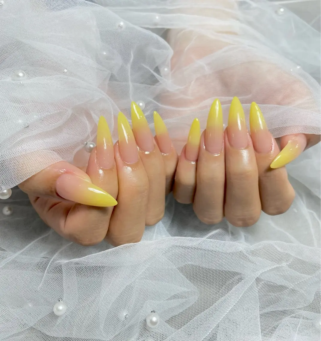 ネイル フラッシュネイル フレンチネイル グラデーション キラキラネイル 韓国ネイル ハンドネイル Hy nailsのネイルデザイン
