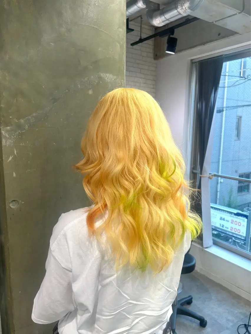 カラー ブリーチ 抜きっぱなしブロンド デザインカラー ハイトーンカラー オレンジ カット ヘアカラー トリートメント ハイトーン🪄 レイヤー🍒ここみのヘアスタイル
