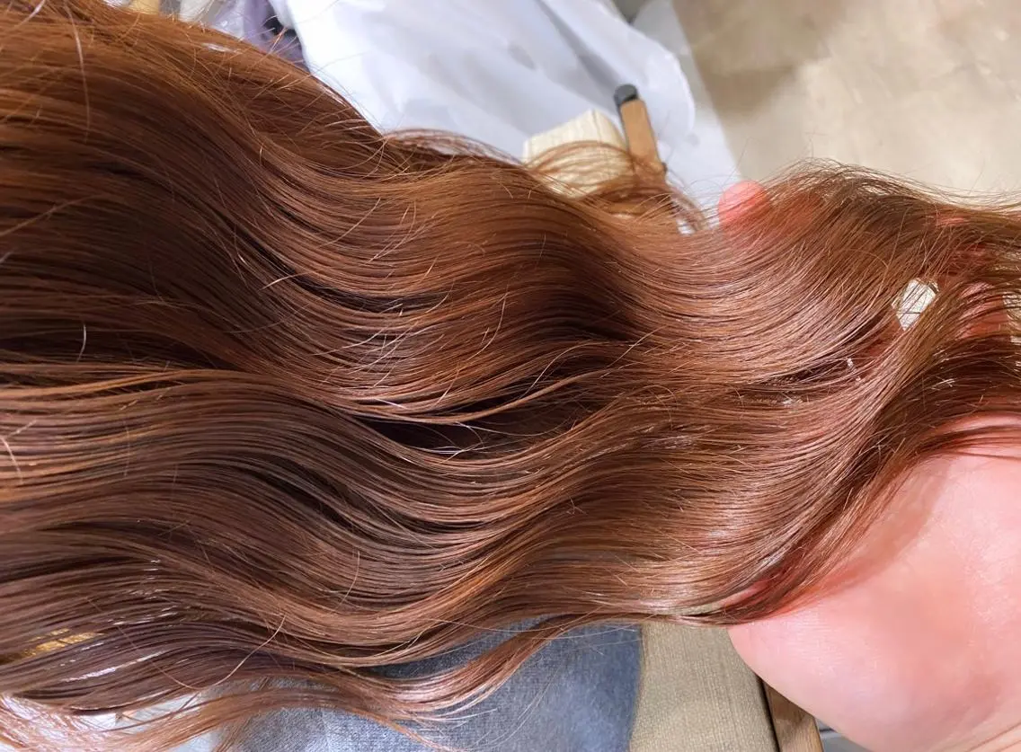 ロング レッドブラウン 高橋 柊和のヘアスタイル