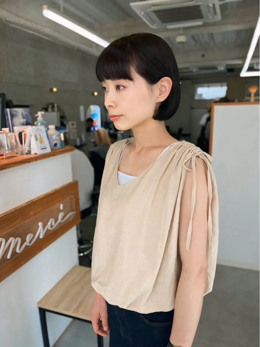ショート カラー ブラウンカラー ダークブラウン ボブ Merci Ayumiのヘアスタイル