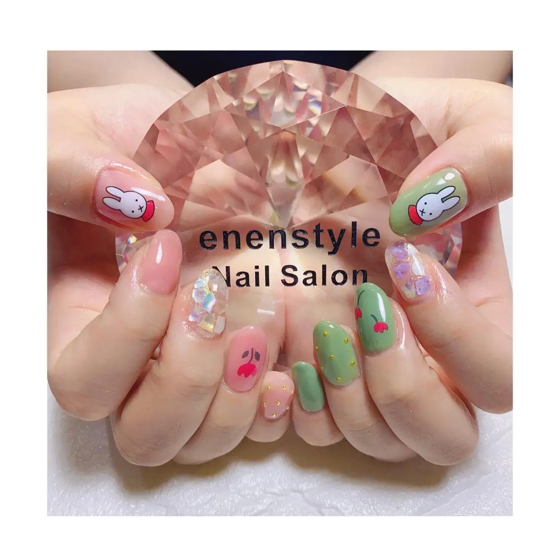 ミディアム ネイル ジェルネイル ニュアンスネイル オフィスネイル ワンカラーネイル パラジェル ハンドネイル 🐾enen style 🐾のネイルデザイン