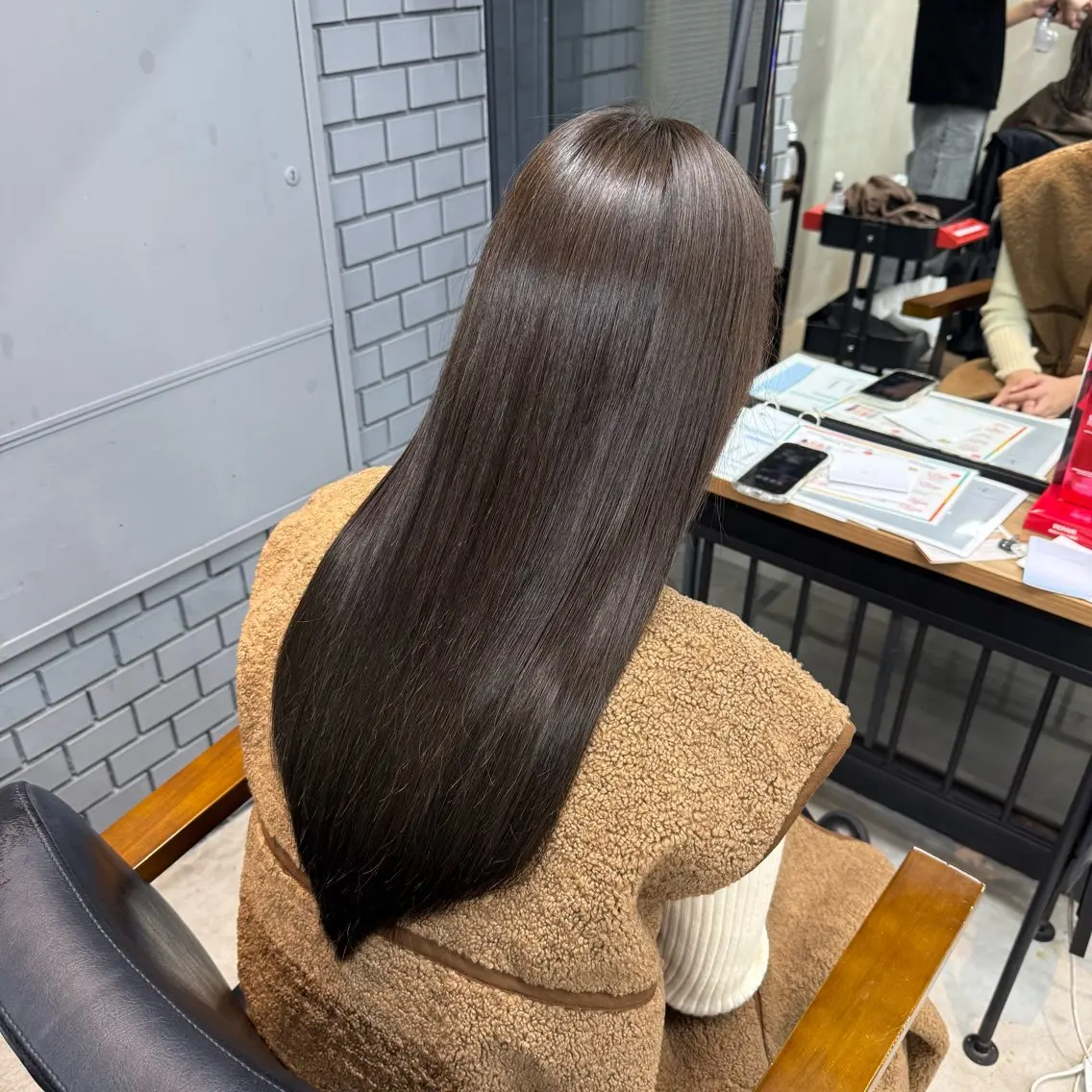 ロング 小泉 志歩のヘアスタイル