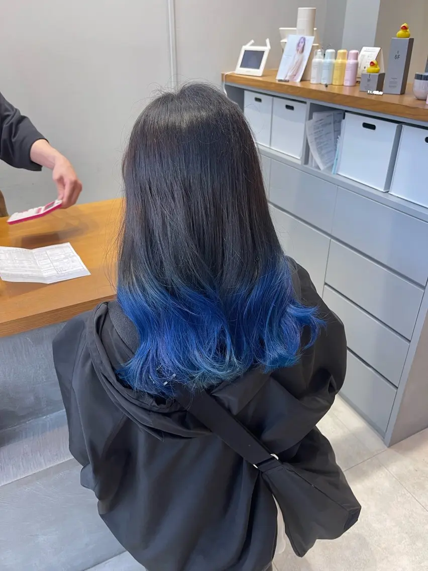 セミロング カラー お団子ヘア ブルーカラー グラデーションカラー カット ヘアカラー 石原圭悟 /ショート/艶カラーのヘアスタイル