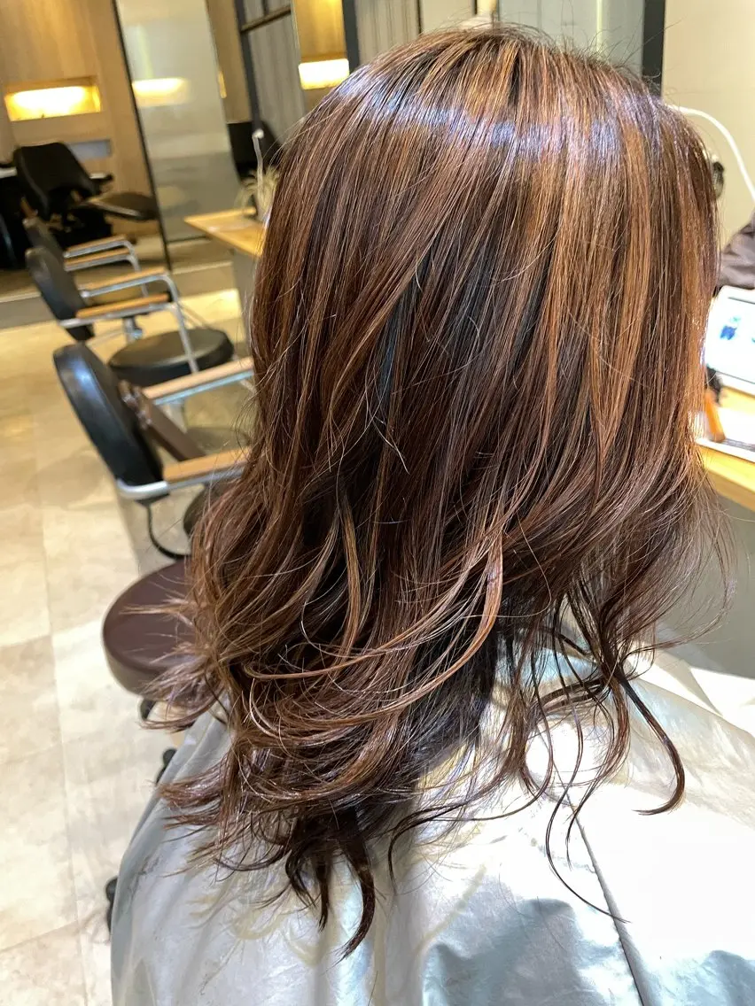 セミロング カラー ハイライトカラー ハイライト カット ヘアカラー 💘韓国レイヤー上 品カラーruru💘のヘアスタイル