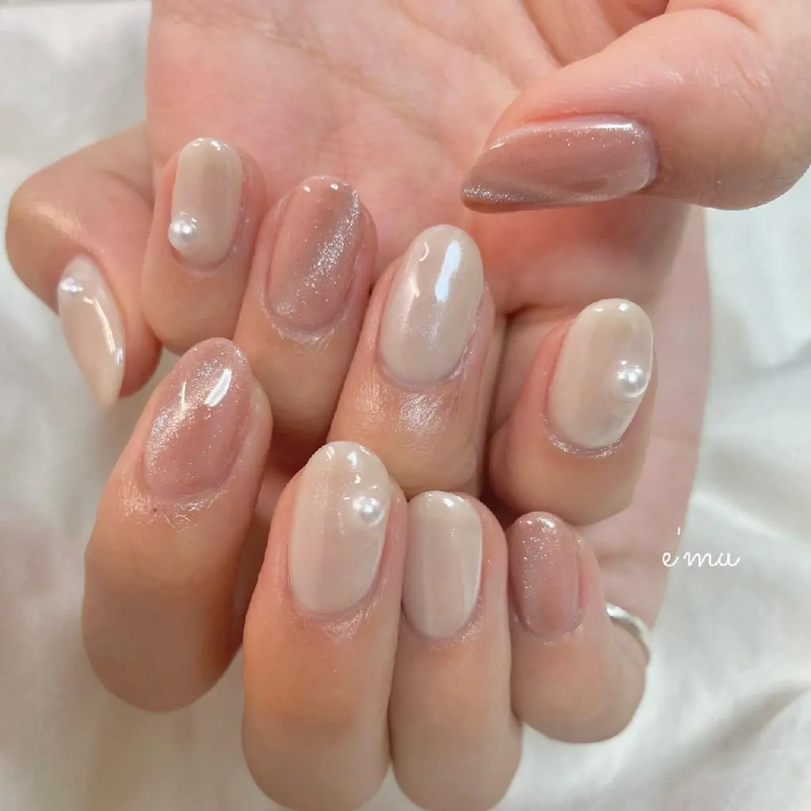 ネイル オーロラネイル マグネットネイル ワンカラーネイル ハンドネイル nail salon e'mu💐のネイルデザイン