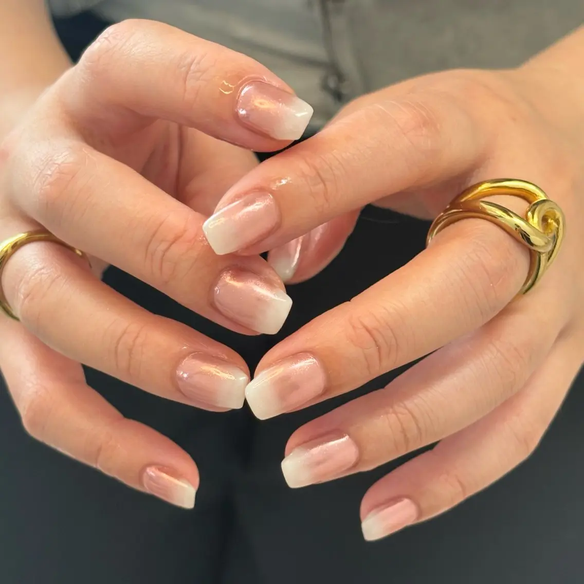 ネイル グラデーション ミラーネイル nails 🎀meのネイルデザイン