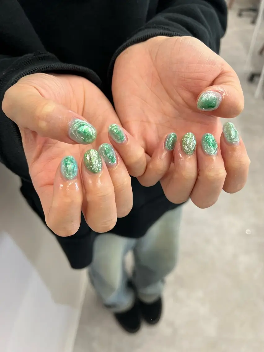 ネイル ジェルネイル グリーン マグネットネイル ニュアンスネイル パラジェル ハンドネイル ハンドケア Bana_ Nailのネイルデザイン
