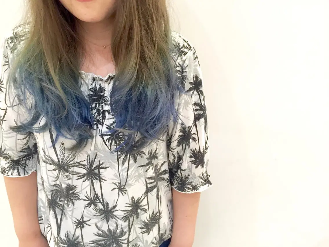 セミロング カラー ブルーカラー エメラルドグリーン ハイトーン×髪質改善 KENTAのヘアスタイル