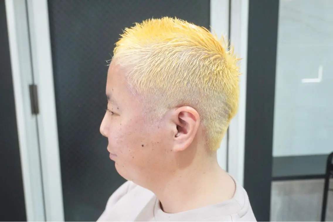 ショート カラー ブリーチ バズカット ミヤザキ ユタカのヘアスタイル