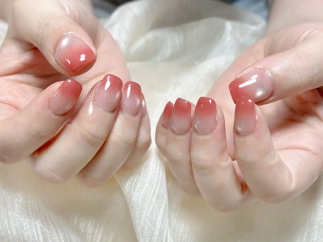 ネイル オーロラネイル チークネイル フレンチネイル ジェルネイル ガラスフレンチ ハンドネイル Nail Jolieのネイルデザイン