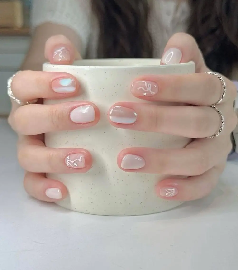 ネイル フレンチネイル キラキラネイル 韓国ネイル シンプルネイル ワンホンネイル ハンドネイル MEI Nailのネイルデザイン