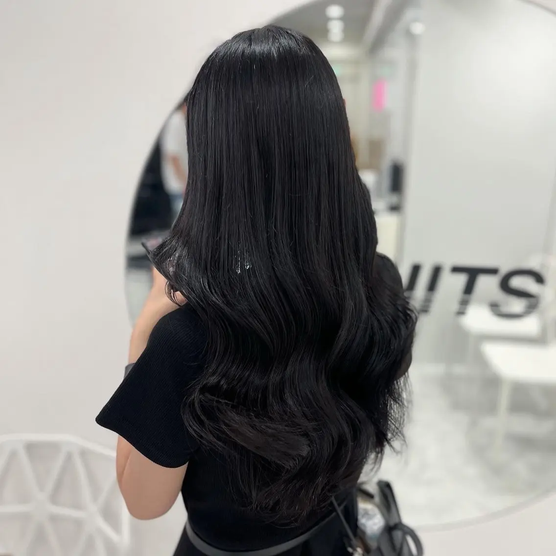 ロング カラー 🩵色落ち可愛い 寒色カラー🩵のヘアスタイル