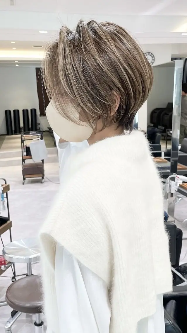 ショート カラー ハイライトカラー ハイライト カット ヘアカラー トリートメント 大人女性お悩み解決 ショート/イハカズキのヘアスタイル
