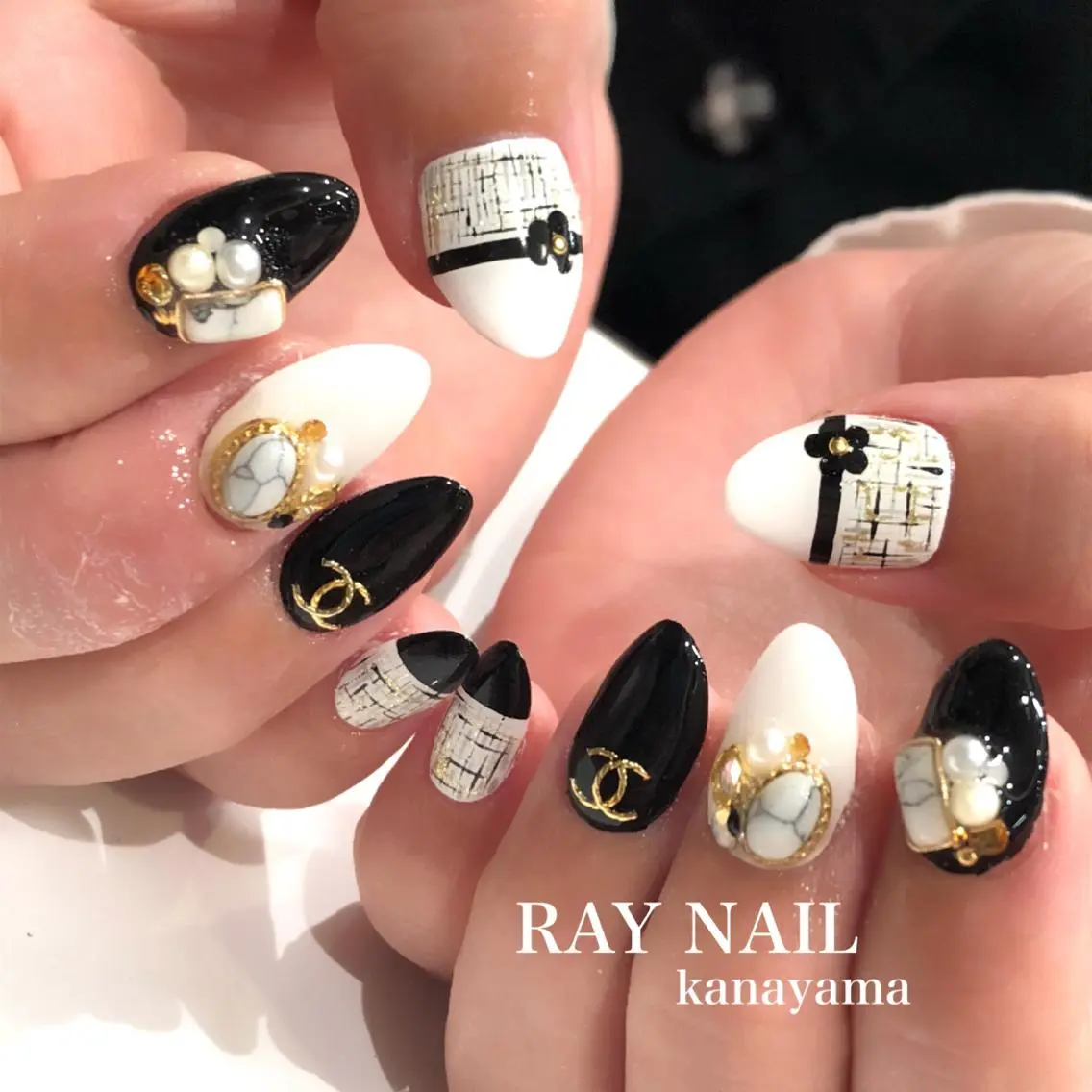 ネイル ストーンネイル Arowa 伊田のネイルデザイン