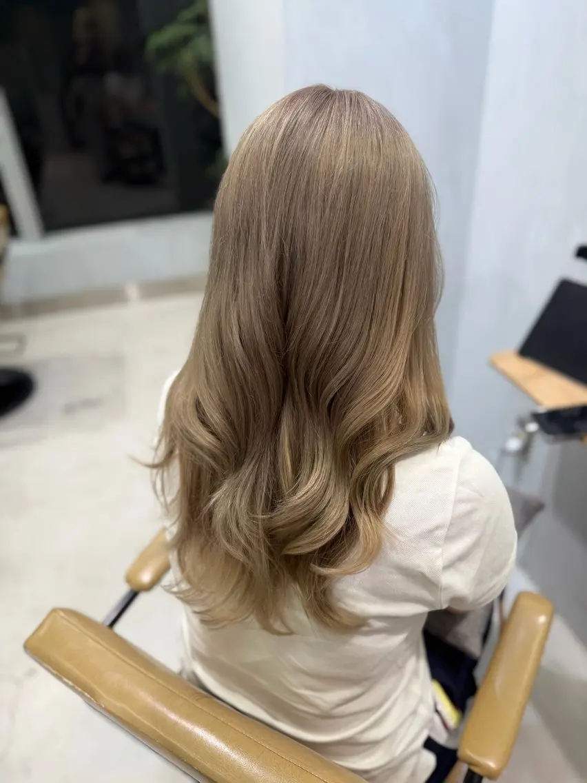 ロング カラー ハイトーンカラー レイヤーカット ⭐シミズリホのヘアスタイル