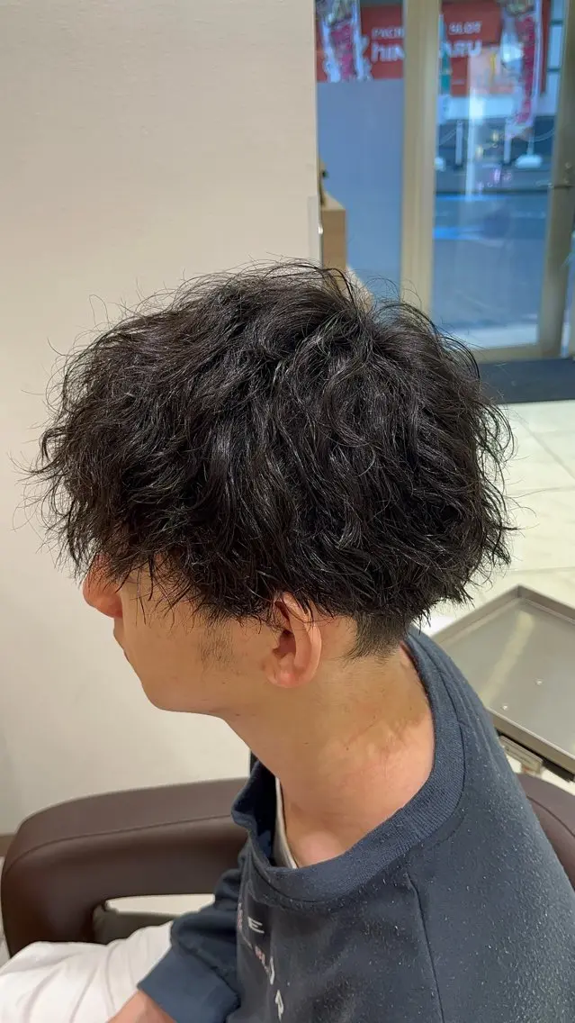 パーマ メンズ メンズブリーチ センターパート フェードカット マッシュ メンズパーマ 【メンズパーマ✨️ 髪質改善矯正】岩城のヘアスタイル