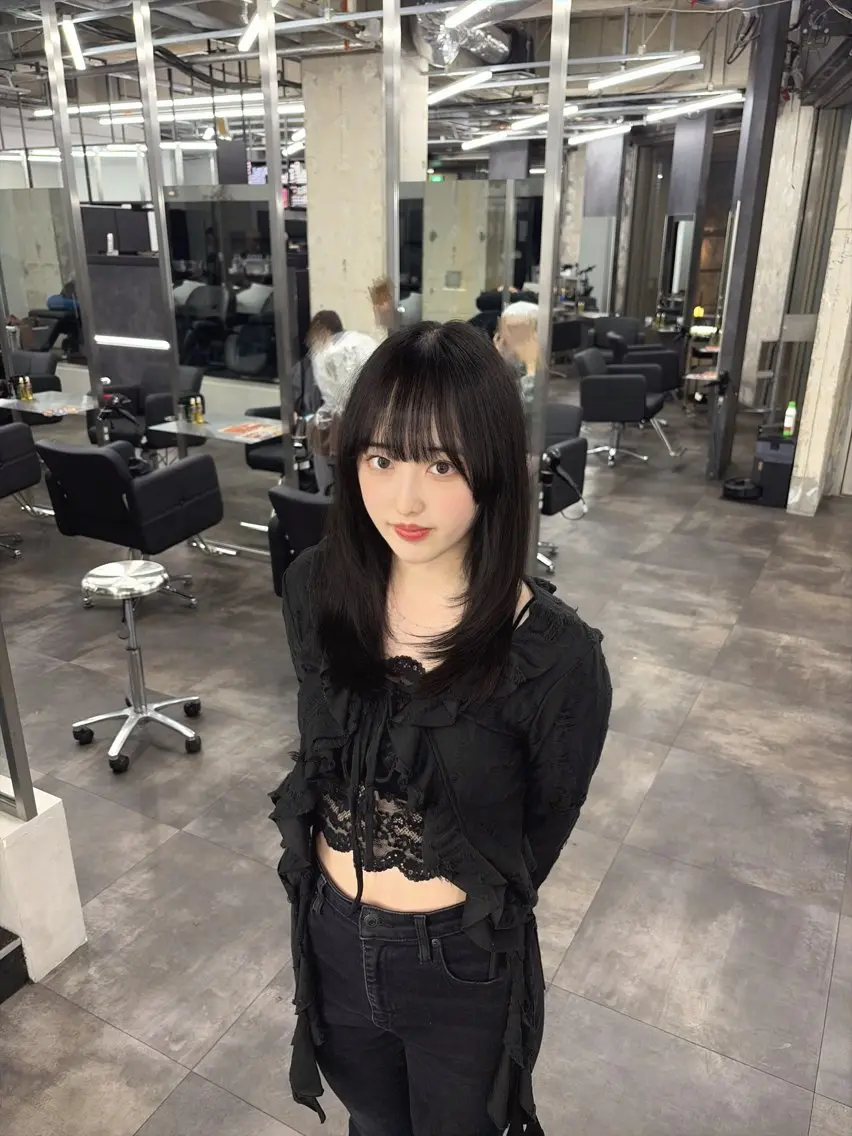 セミロング カラー 黒髪 ブリーチ ヘアカラー リョウセイ GARTE /代官山のヘアスタイル