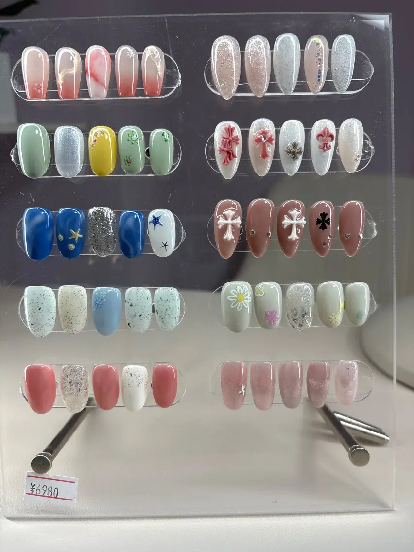 ミディアム ハンドネイル AMI Nailsalonのネイルデザイン