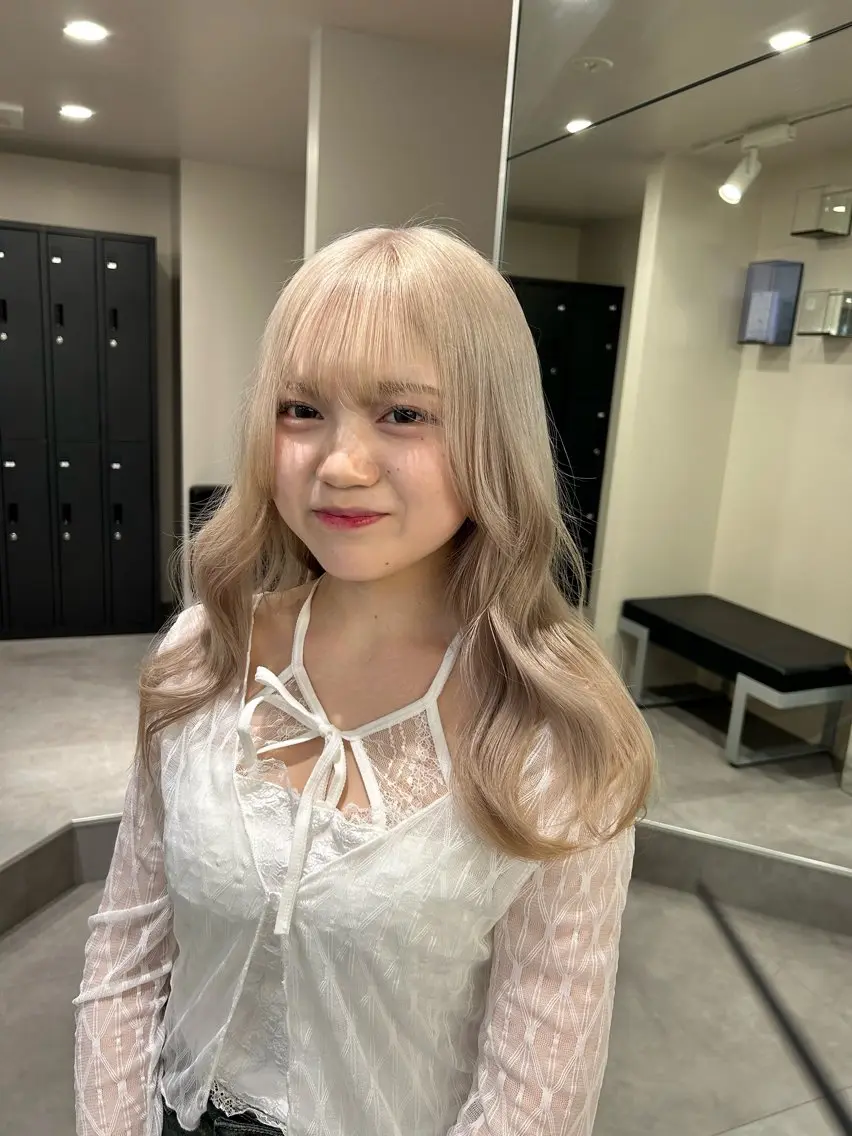 セミロング カラー ベージュカラー ホワイトベージュ カット ヘアカラー トリートメント Maya川越/ エクステ/ハイトーンのヘアスタイル