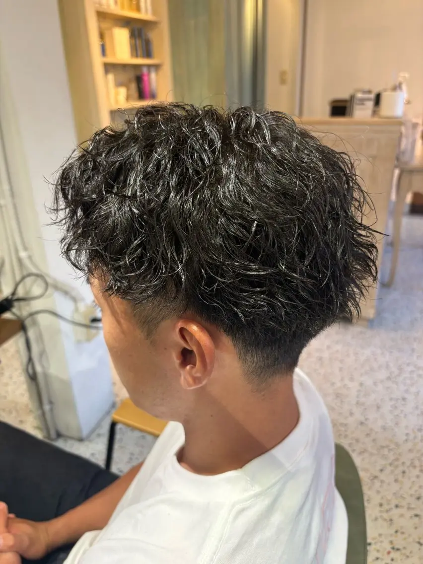 ショート パーマ メンズ メンズパーマ ツイストスパイラルパーマ スパイラルパーマ カット パーマ 中澤 衿葉のヘアスタイル