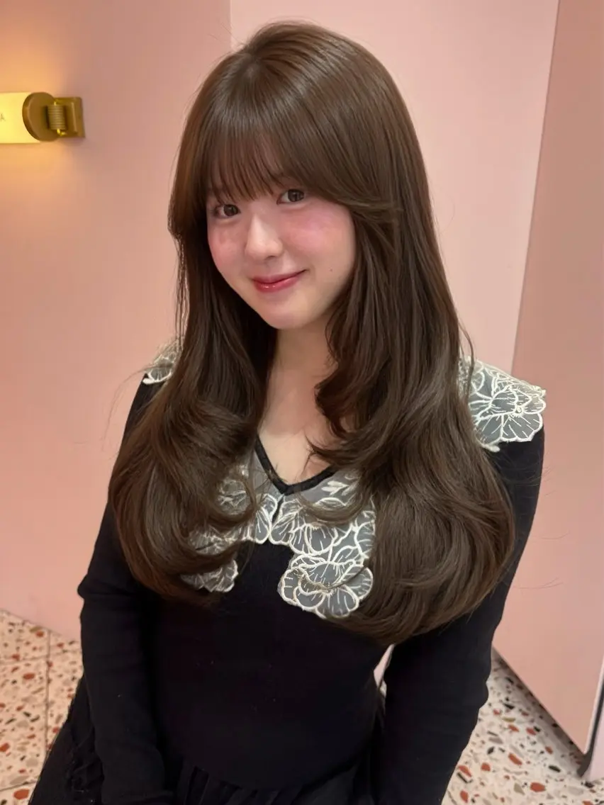 ロング くびれヘア ハッシュカット レイヤーカット 小顔カット カット ヘアカラー トリートメント 顔周り/透明感カラー REINA𓍯のヘアスタイル