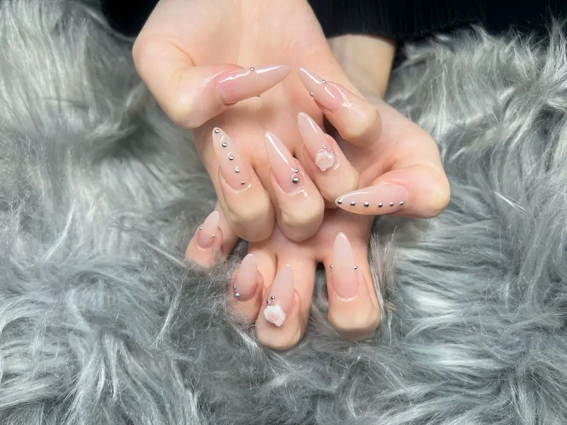 ネイル ブルー チークネイル ドット フレンチネイル ジェルネイル ハンドネイル Kei Nail Shibuyaのネイルデザイン