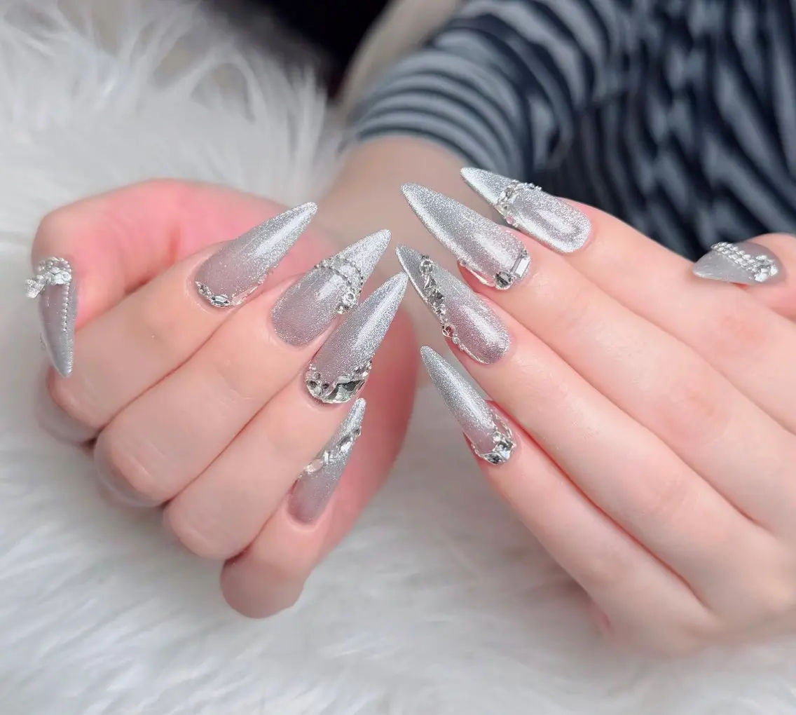 ネイル アートネイル ボルドー フレンチネイル ジェルネイル 氷ネイル・うるうるネイル ハンドネイル Julie Nailのネイルデザイン
