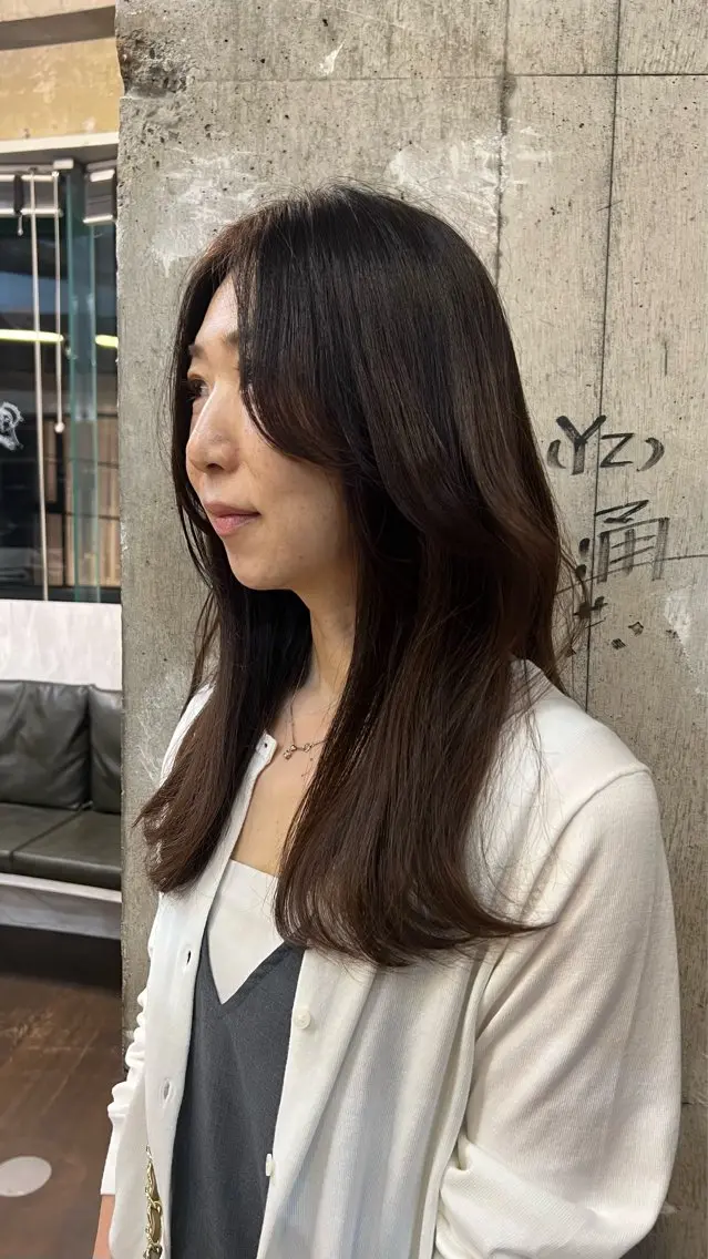 ロング カラー アッシュ アッシュブラウン ブラウンカラー 透明感カラー グラデーションカラー 坂本 かやのヘアスタイル