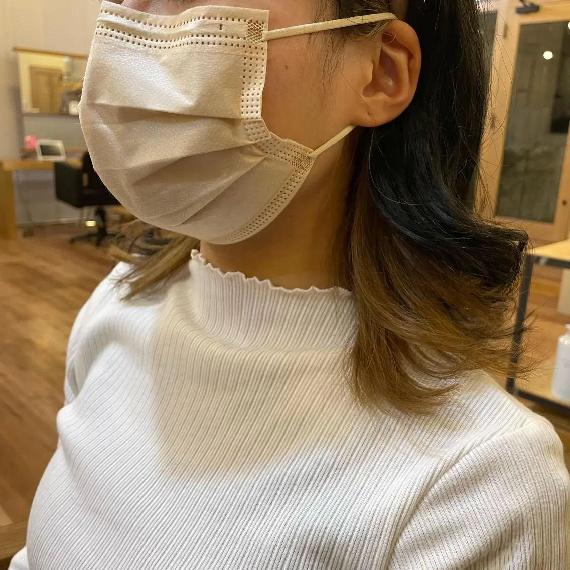 ミディアム 外間 智恵のヘアスタイル