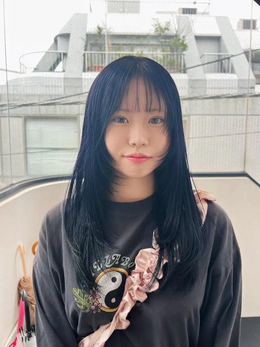 ロング カラー ヘアアレンジ 黒髪 ブルーカラー ブルーブラック レイヤーカット RINKA.まつパ/ マツエク/深夜受付◎のマツエク・マツパデザイン