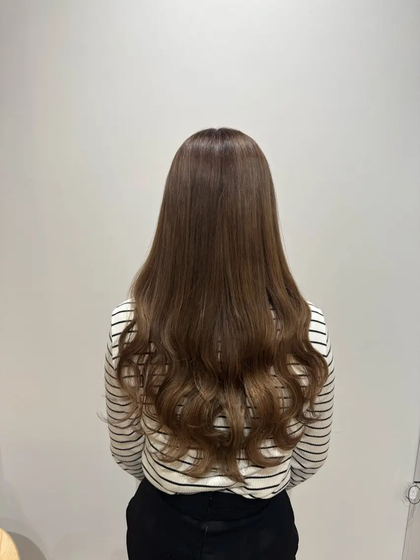 ロング カラー ベージュカラー 吉田 美咲のヘアスタイル