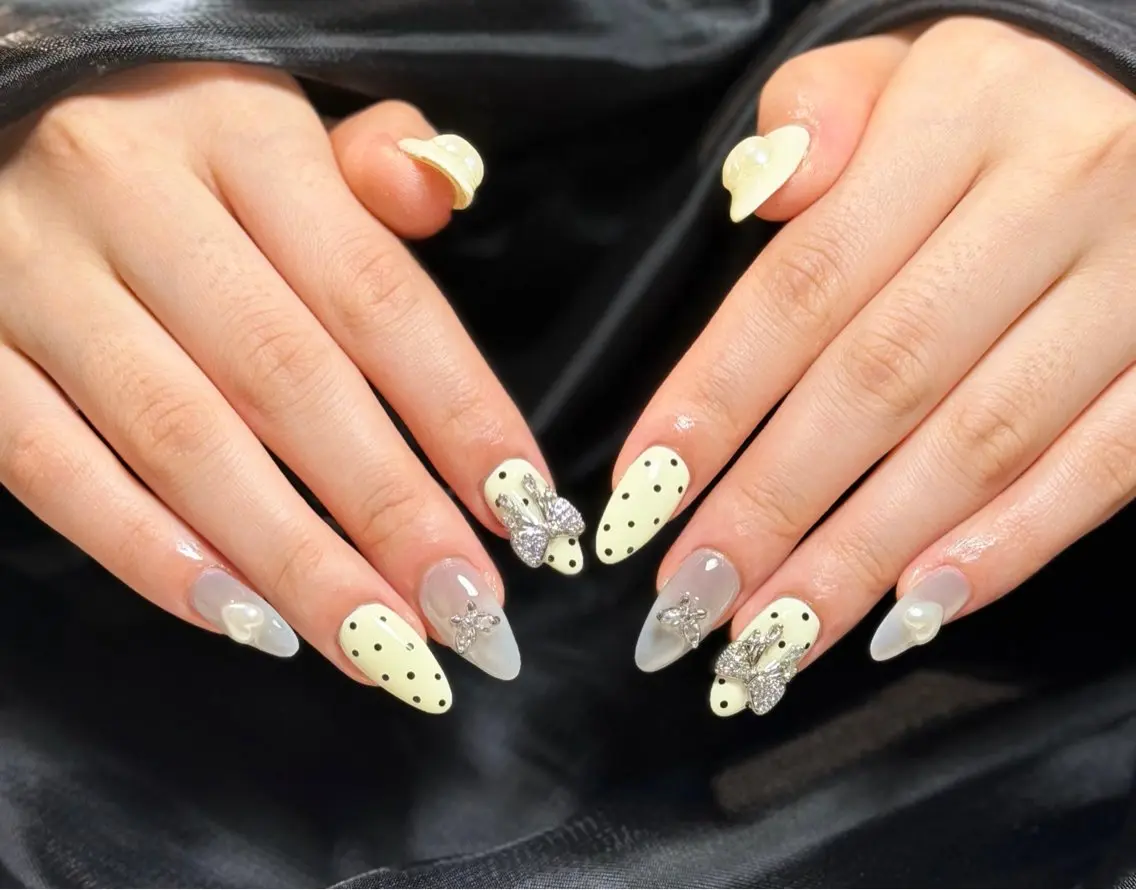ネイル オーロラネイル チークネイル フットネイル フレンチネイル ジェルネイル Nichi Nail Salonのネイルデザイン