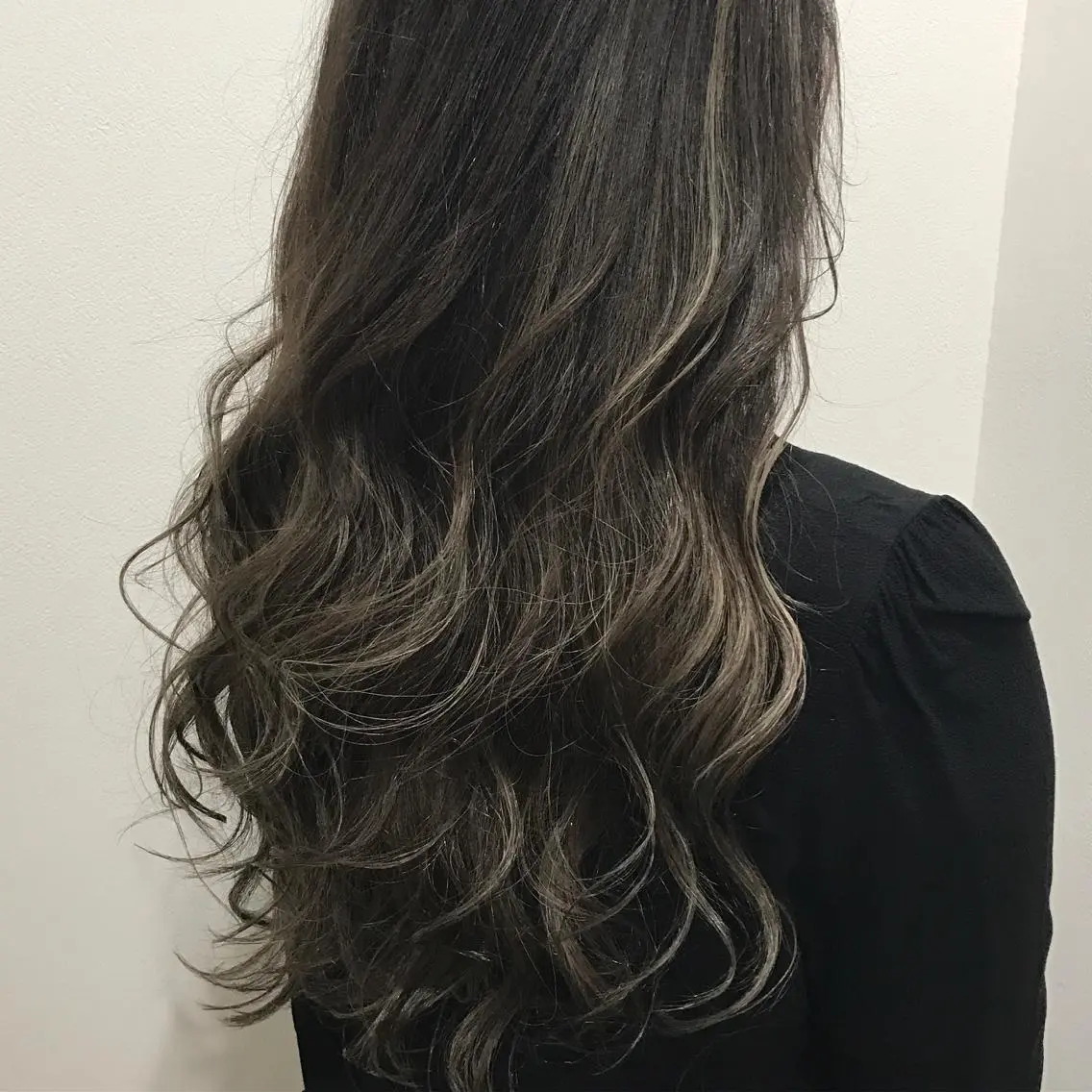 カラー アッシュ ベージュカラー ハイライトカラー 若杉 諒のヘアスタイル