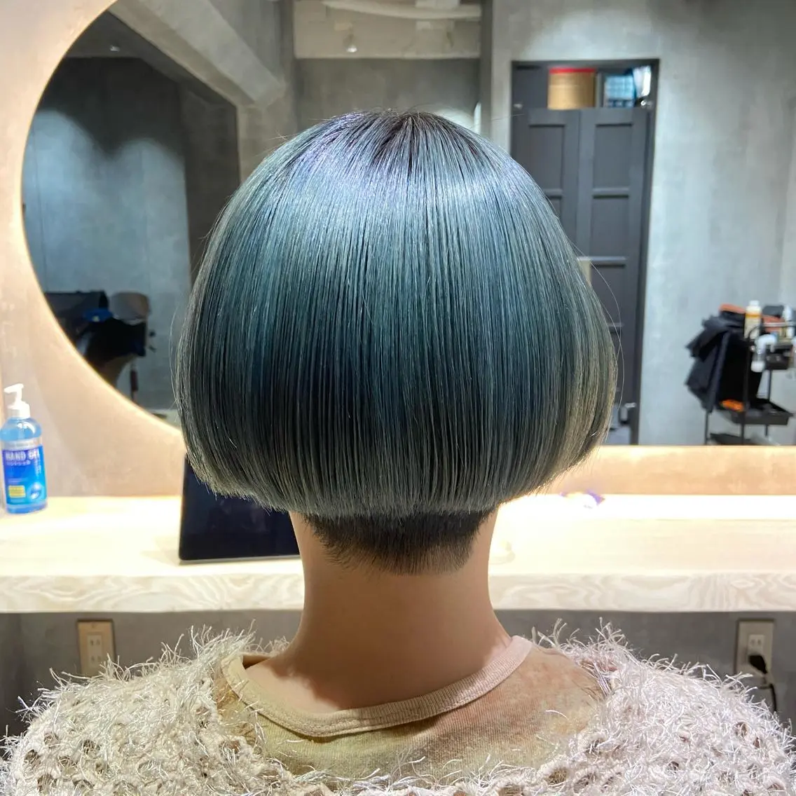 ショート カラー ブリーチ ボブ トリートメント ツバサ 髪質改善のヘアスタイル