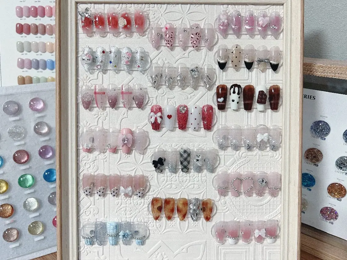 【ジェルオフ無料】💗大人気定額ワンホンネイル💅★色味の変更やパーツの配置替えももちろんOK!の写真
