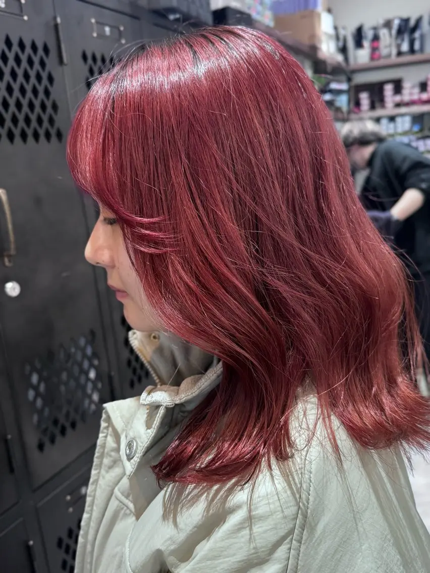 セミロング カラー ブリーチ レッドカラー 花見 亜沙美のヘアスタイル