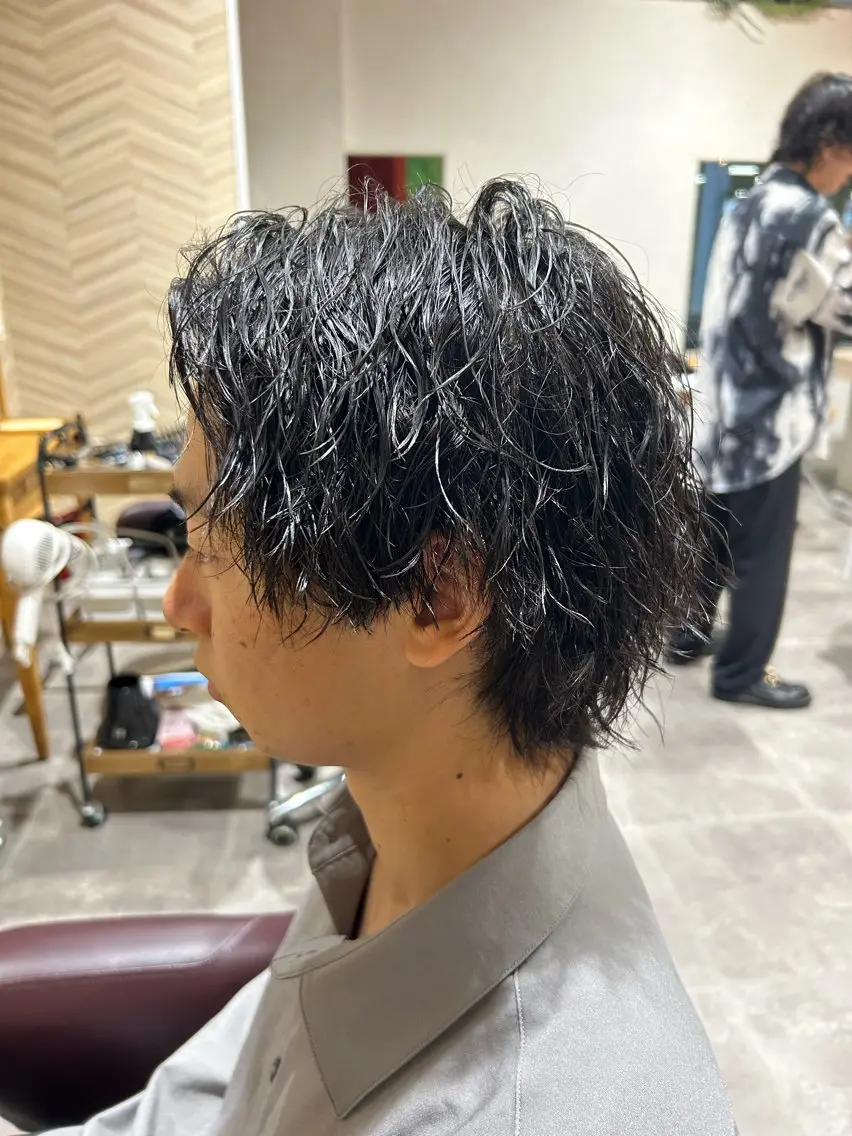 【メンズ限定】縦落ちツイストスパイラルパーマ毛先が横に広がらず、縦方向にストンと落ちる特徴があります‼️の写真