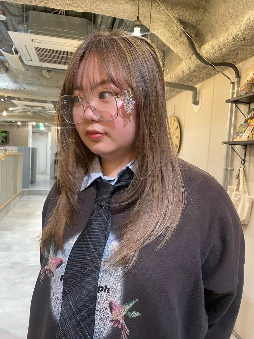 ロング カラー ベージュカラー ブリーチ カット ヘアカラー トリートメント 狩野 羅夢のヘアスタイル