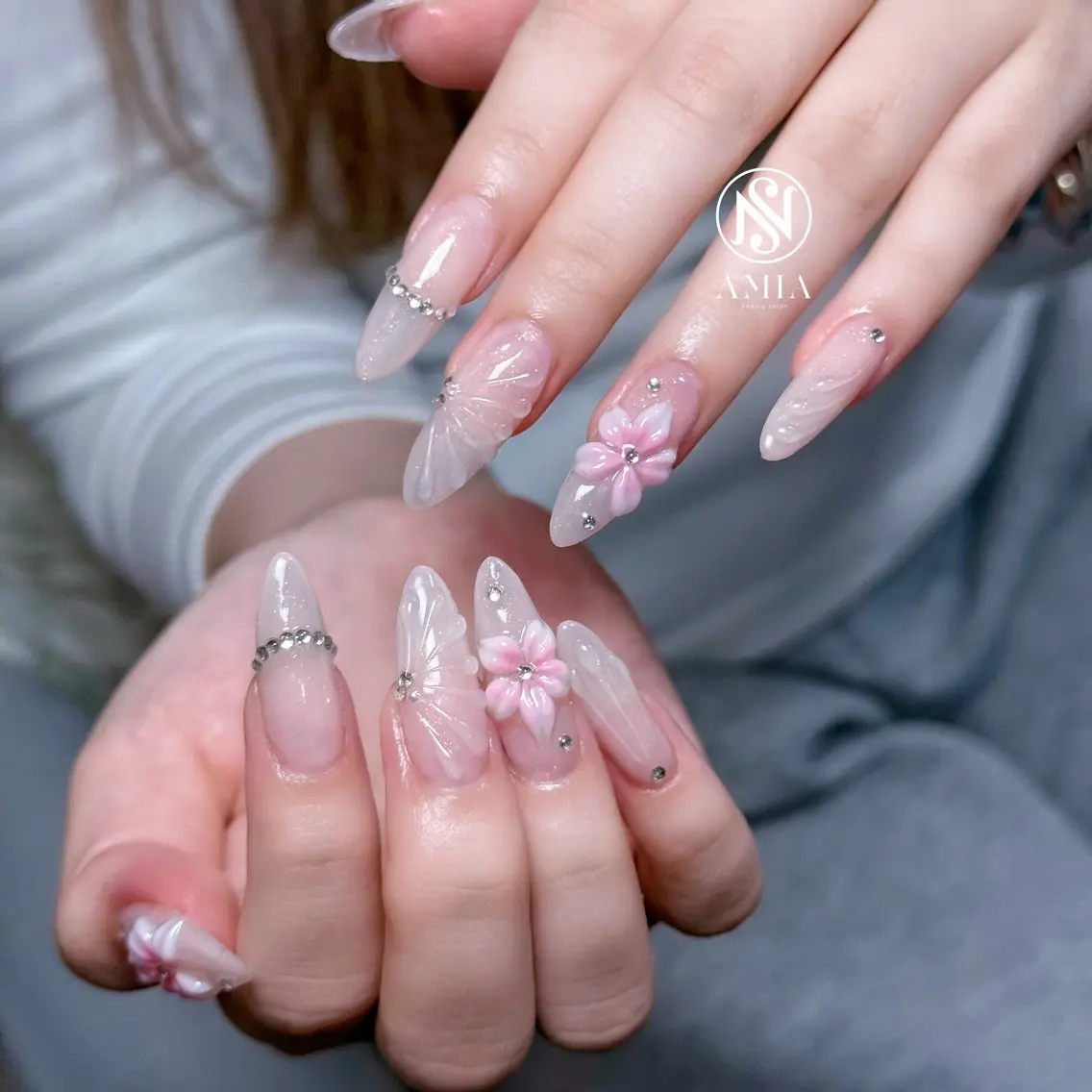 ロング ハンドネイル 🌟AMIA BEAUTY🌟のネイルデザイン