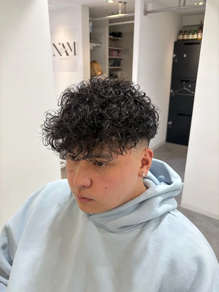 パーマ メンズ スペインカール カット パーマ 深澤 知樹のヘアスタイル