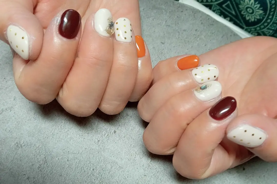 ネイル ドット キラキラネイル マットネイル 冬ネイル ハンドネイル flure de neige yukiのネイルデザイン