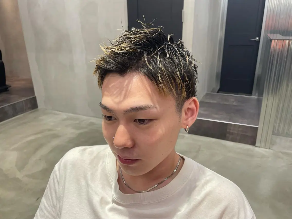 パーマ メンズ メンズハイトーン 刈り上げ メンズパーマ特化型 🔥URITAのヘアスタイル